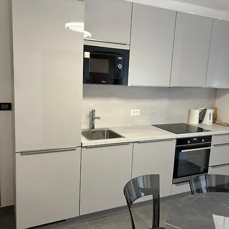 Apartment Lana Srima