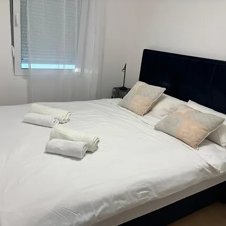 Apartment Lana Srima